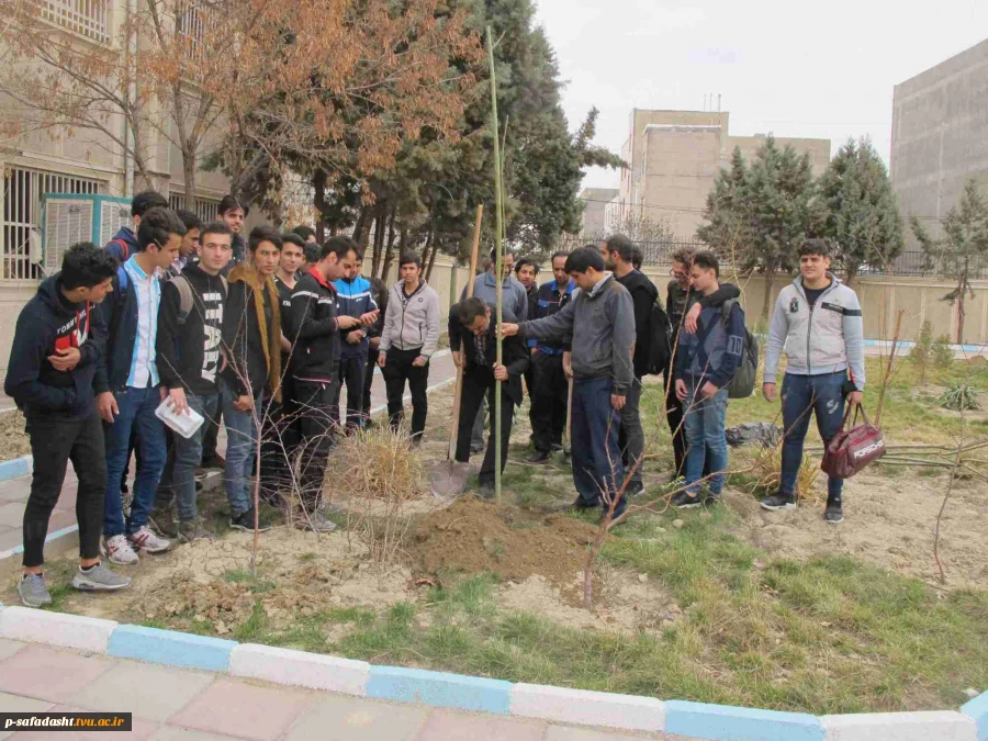 گزارش مراسم درختکاری در آموزشکده  3