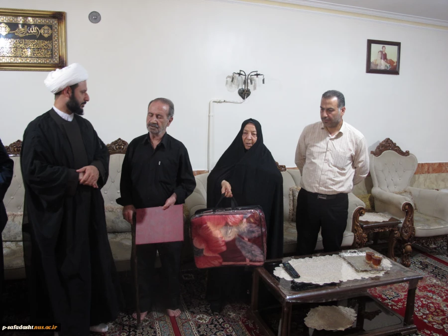 دیدار رییس آموزشکده تربیت بدنی امام علی (ع) با خانواده شهید " محمود بروجلو" به مناسبت هفته دفاع مقدس 2