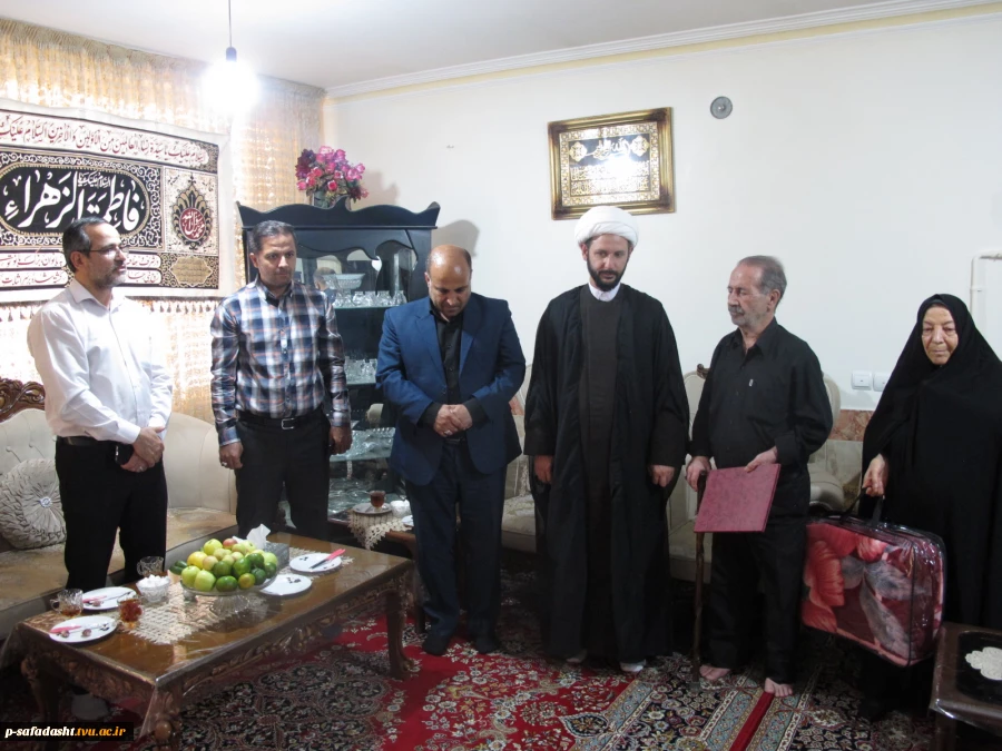 دیدار رییس آموزشکده تربیت بدنی امام علی (ع) با خانواده شهید " محمود بروجلو" به مناسبت هفته دفاع مقدس 2