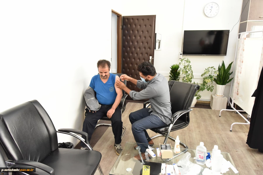 به همت اداره‌کل پشتیبانی و امور رفاهی دانشگاه صورت گرفت:
تزریق رایگان واکسن آنفولانزا به کارکنان سازمان مرکزی دانشگاه فنی و حرفه‌ای 7