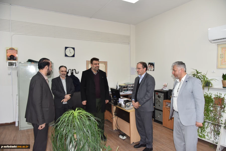دیدار دکتر خسرویان با همکاران دفتر مرکزی حراست دانشگاه
 4