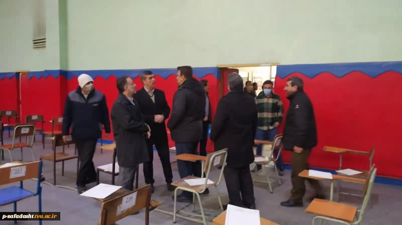 بازدید دکتر خسرویان و هیئت همراه از روند برگزاری امتحانات پایان ترم از دانشکده فنی و حرفه ای انقلاب اسلامی
 7