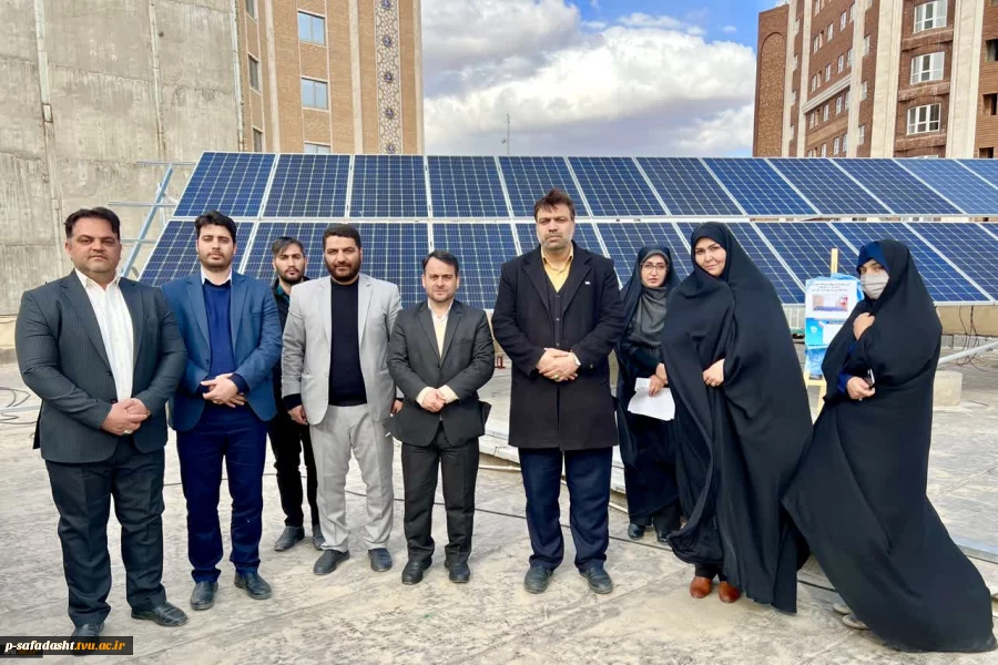 در آستانه فرارسیدن روز ۲۲ بهمن، با حضور دکتر خسرویان در آموزشکده فنی و حرفه‌ای پسران قم انجام شد:
رونمایی از نیروگاه خورشیدی 3