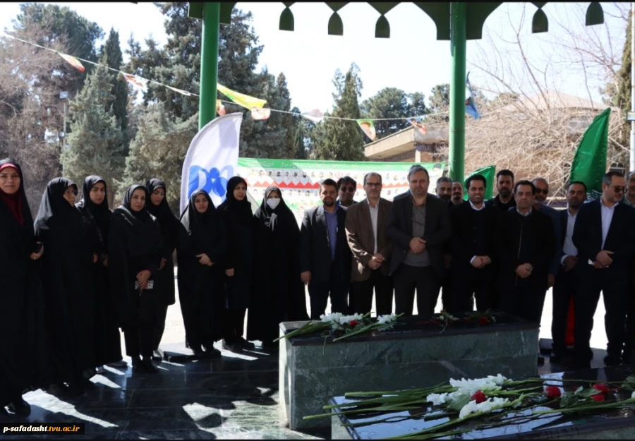 به همت معاونت فرهنگی و دانشجویی و مشارکت بسیج کارکنان دانشگاه فنی و حرفه ای؛
آیین بزرگداشت روز شهدا در دانشگاه فنی و حرفه ای استان تهران برگزار شد 2