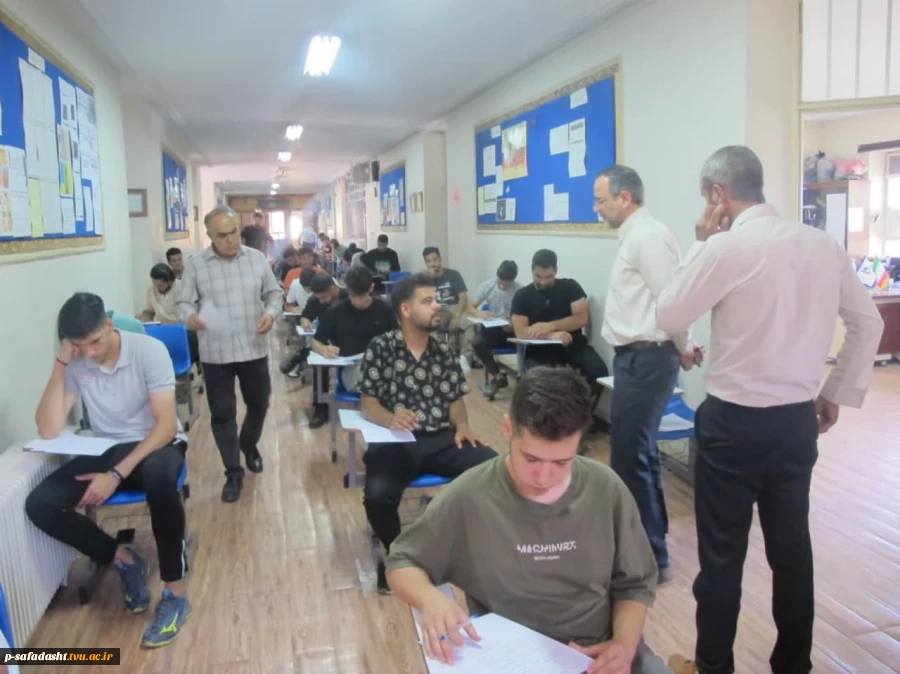 بازدید ریاست محترم آموزشکده فنی تربیت بدنی امام علی(ع) صفادشت از روند برگزاری امتحانات  2