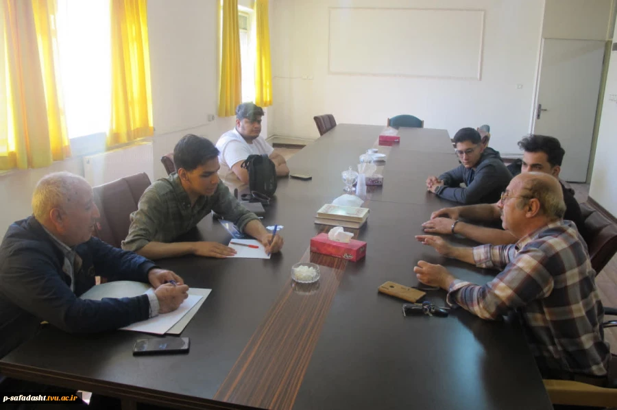 برگزاری جلسه هم اندیشی مدیران، سرپرستان تیم های شرکت کننده در مسابقات فوتبال چمنی دانشکده صفادشت(کشاورزی-تربیت بدنی) 3