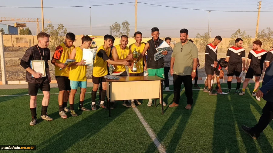 قهرمانی تیم فوتبال دانشکده صفادشت (کشاورزی - تربیت بدنی) در مسابقات 6 جانبه دانشگاه ملی مهارت استان تهران 2