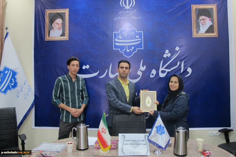 جلسه پرسش و پاسخ نمایندگان دانشجویان کانون‌ها، شوراها و تشکل‌ها با حضور ریاست و مسئولین دانشکده صفادشت 8