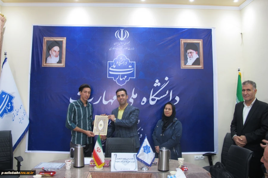 جلسه پرسش و پاسخ نمایندگان دانشجویان کانون‌ها، شوراها و تشکل‌ها با حضور ریاست و مسئولین دانشکده صفادشت 9