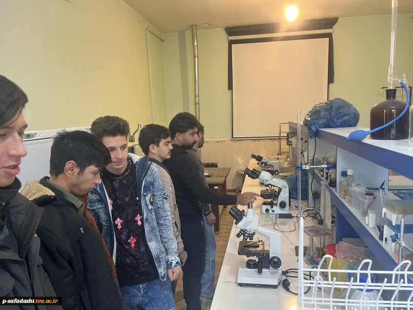 ‌برگزاری رویداد «روز باز دانشکده» از آزمایشگاه ها و کارگاه های مرکز به مناسبت هفته جهانی کارآفرین