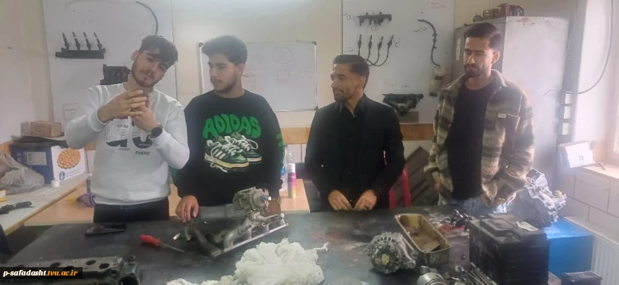 ‌برگزاری رویداد «روز باز دانشکده» از آزمایشگاه ها و کارگاه های مرکز به مناسبت هفته جهانی کارآفرین 8