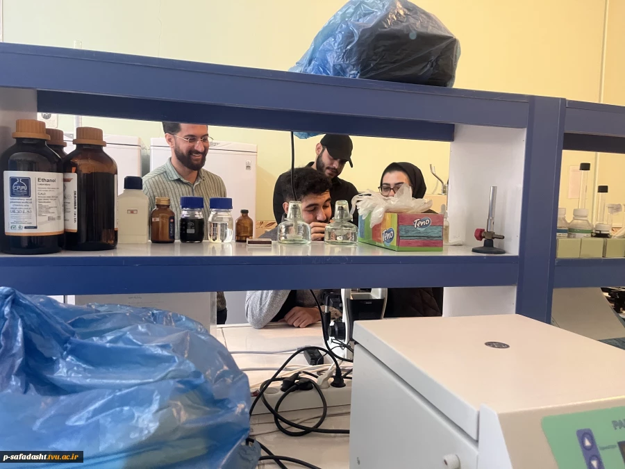‌برگزاری رویداد «روز باز دانشکده» از آزمایشگاه ها و کارگاه های مرکز به مناسبت هفته جهانی کارآفرین 6
