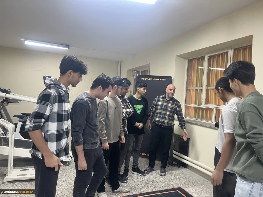 ‌برگزاری رویداد «روز باز دانشکده» از آزمایشگاه ها و کارگاه های مرکز به مناسبت هفته جهانی کارآفرین 7