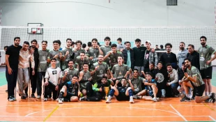 کسب عنوان قهرمانی مسابقات لیگ بزرگسالان دسته1 استان البرز توسط تیم آکادمی والیبال پارس به سرمربیگری آقای سیاوش سالاروند(رئیس هیات والیبال شهرستان ملارد، استاد دانشکده صفادشت) در آذر ماه 1404 3