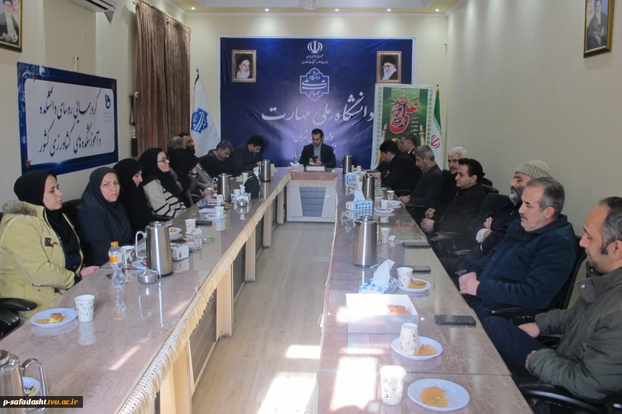 برگزاری مراسم نکوداشت ولادت با سعادت حضرت علی (ع) و بزرگداشت مقام مرد و تقدیر از آقایان شاغل در دانشکده ملی مهارت صفادشت با حضور رییس دانشکده 2