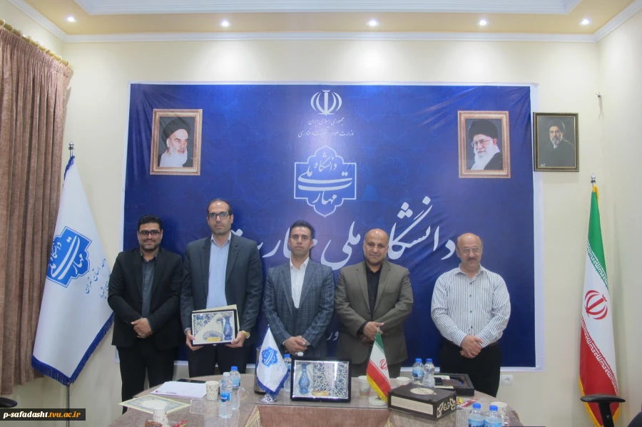 مراسم گرامیداشت مقام استاد و تجلیل از استادان سرآمد آموزشی دانشکده ملی مهارت صفادشت 11