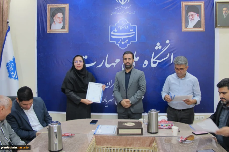 برگزاری آیین تقدیر و تجلیل از خانواده‌های شهدا، جانبازان و ایثارگران در آموزشکده پسران صفادشت 5