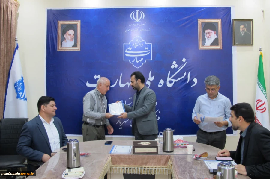 برگزاری آیین تقدیر و تجلیل از خانواده‌های شهدا، جانبازان و ایثارگران در آموزشکده پسران صفادشت 6