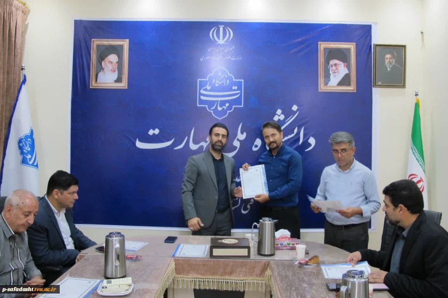 برگزاری آیین تقدیر و تجلیل از خانواده‌های شهدا، جانبازان و ایثارگران در آموزشکده پسران صفادشت 8