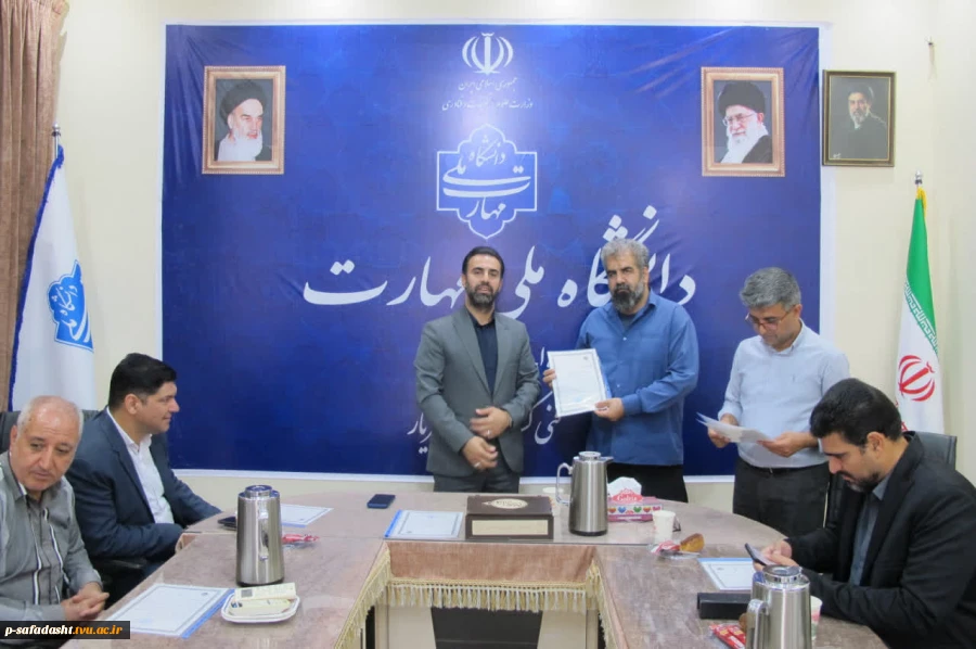 برگزاری آیین تقدیر و تجلیل از خانواده‌های شهدا، جانبازان و ایثارگران در آموزشکده پسران صفادشت 9