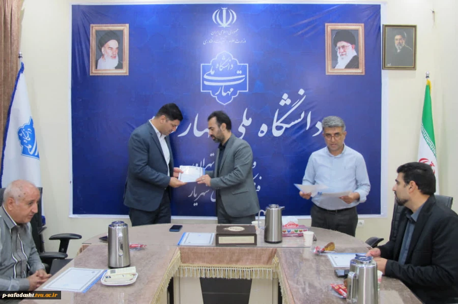 برگزاری آیین تقدیر و تجلیل از خانواده‌های شهدا، جانبازان و ایثارگران در آموزشکده پسران صفادشت 11